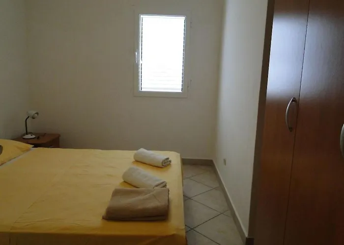 Laguna 2 Fuer 4 Personen By Interhome